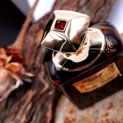 Perfume Amouroud Virgin Leather | Descubre en Gliss Beauty Amouroud Virgin Leather Eau De Parfum 100ml – Perfume Cuero
