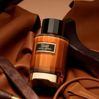 Carolina Herrera Stallion Leather Suede Eau De Parfum 100ml – Perfume Cuero